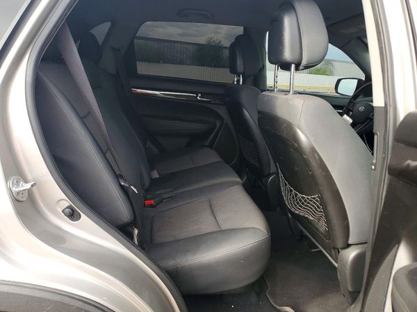2013 KIA SORENTO Base / LX