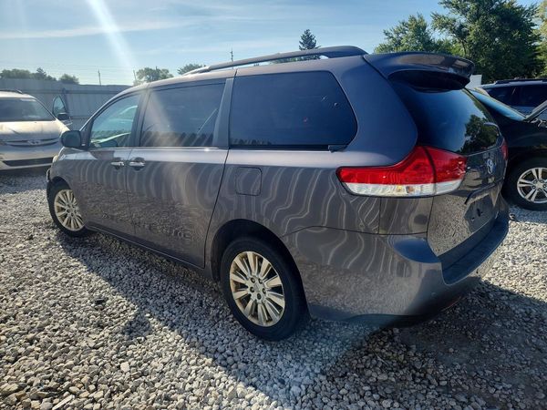 2014 TOYOTA SIENNA