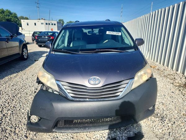 2014 TOYOTA SIENNA