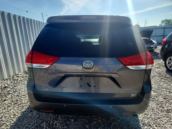 2014 TOYOTA SIENNA