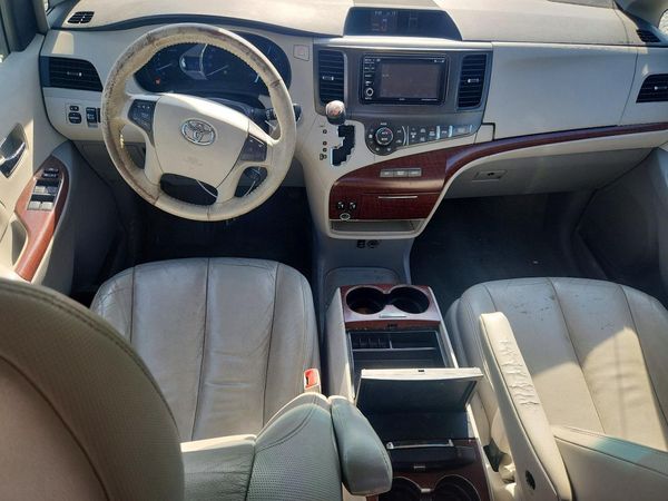2014 TOYOTA SIENNA