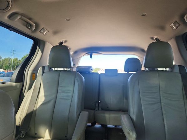2014 TOYOTA SIENNA