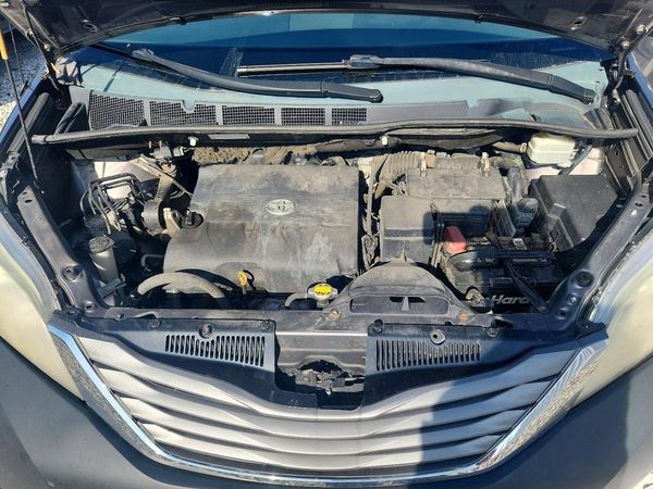 2014 TOYOTA SIENNA
