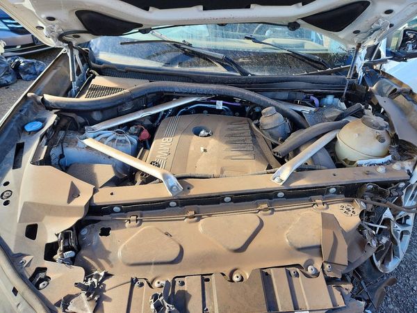 2024 BMW X5 sDrive40i — Engine bay