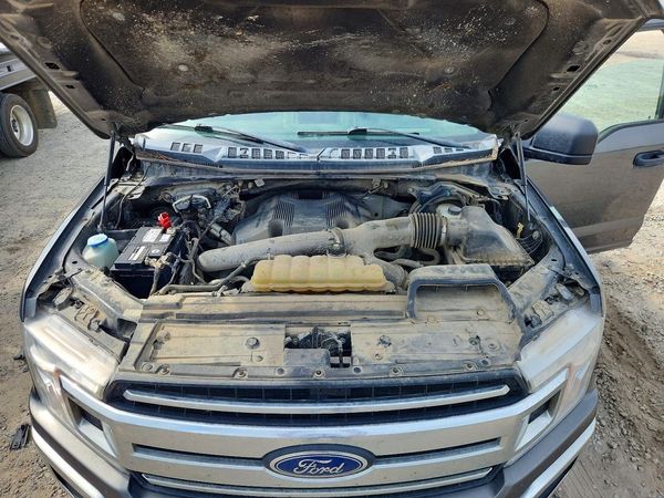 2019 FORD F150 — Engine bay