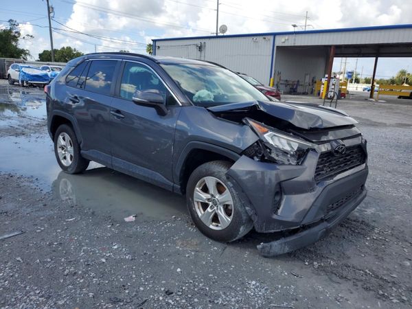 2021 TOYOTA RAV4 XLE — Passenger 3/4
