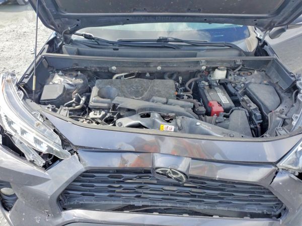 2021 TOYOTA RAV4 XLE — Engine bay