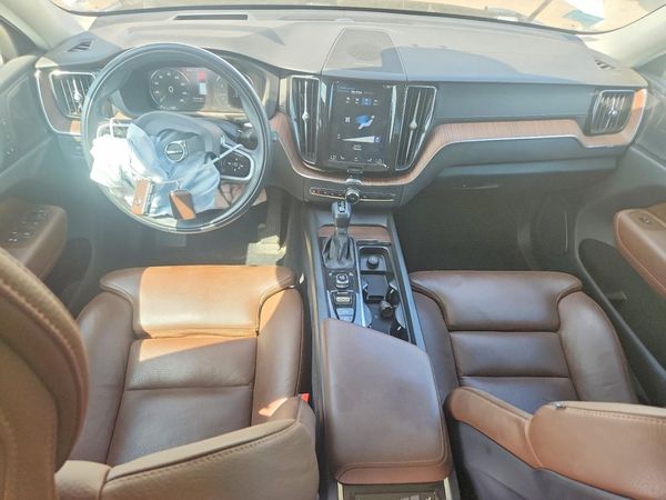 2020 VOLVO XC60 Inscription