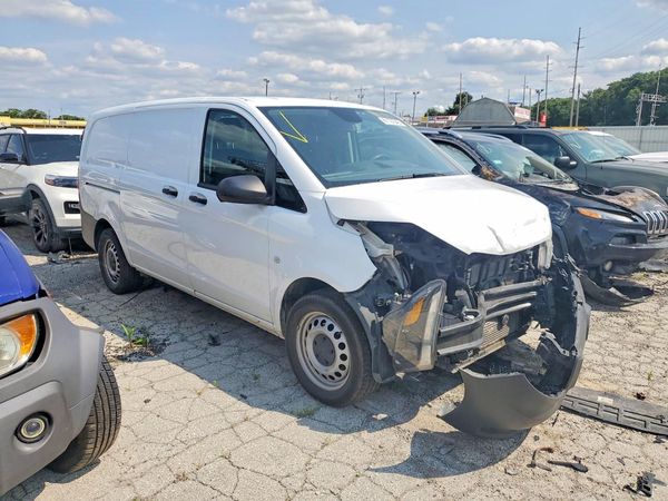 2017 MERCEDES-BENZ METRIS
