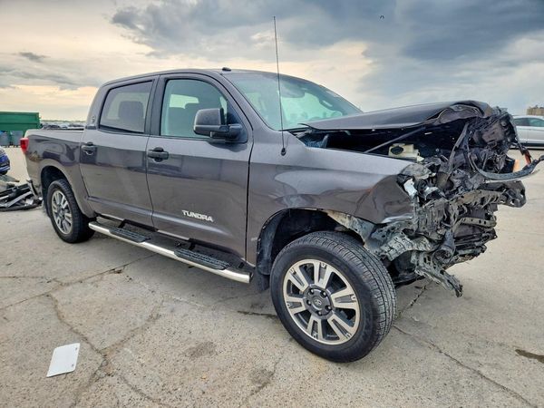 2013 TOYOTA TUNDRA SR5
