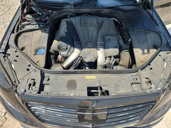 2015 MERCEDES-BENZ S-CLASS S550 — Engine bay