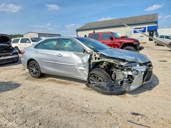 2017 TOYOTA CAMRY XLE/XSE — Passenger 3/4