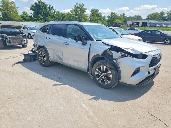 2021 TOYOTA HIGHLANDER XLE