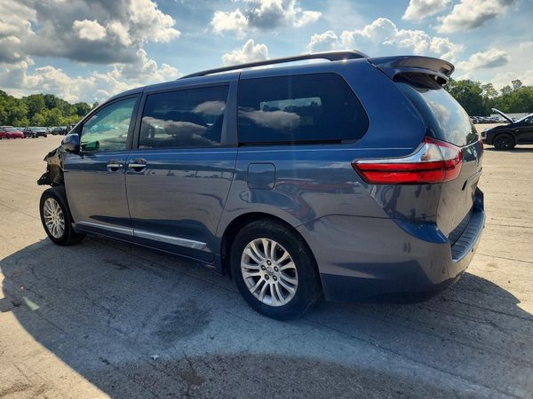2017 TOYOTA SIENNA