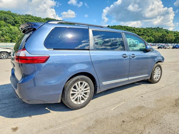 2017 TOYOTA SIENNA