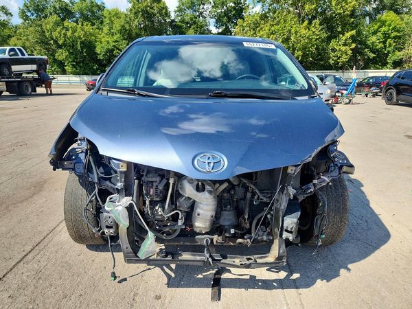 2017 TOYOTA SIENNA