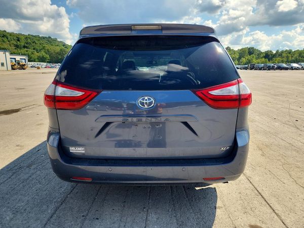2017 TOYOTA SIENNA