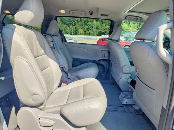 2017 TOYOTA SIENNA