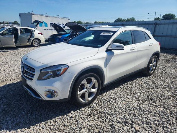 2019 MERCEDES-BENZ GLA GLA250 — Front 3/4