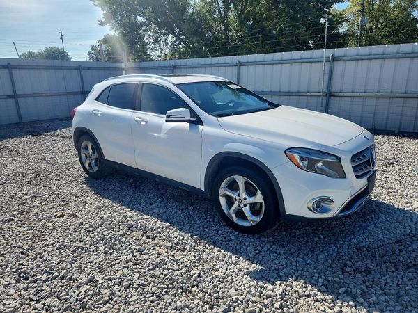 2019 MERCEDES-BENZ GLA GLA250 — Passenger 3/4