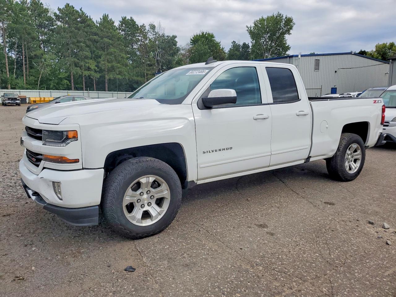 2019 CHEVROLET SILVERADO LT — Front 3/4