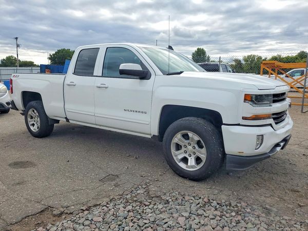 2019 CHEVROLET SILVERADO LT — Passenger 3/4