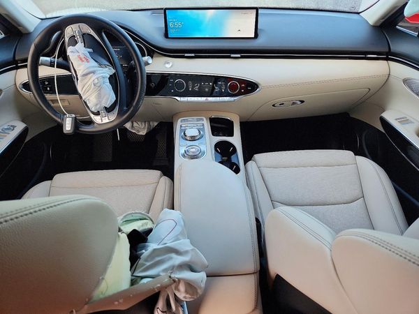 2023 GENESIS GV70
