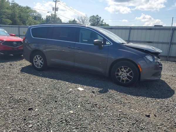 2020 CHRYSLER VOYAGER LX