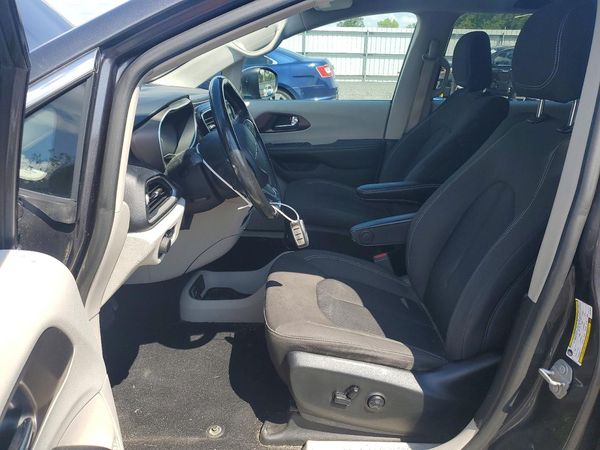2020 CHRYSLER VOYAGER LX