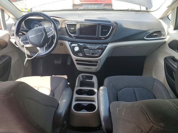 2020 CHRYSLER VOYAGER LX