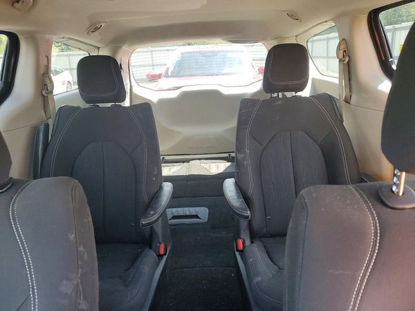 2020 CHRYSLER VOYAGER LX