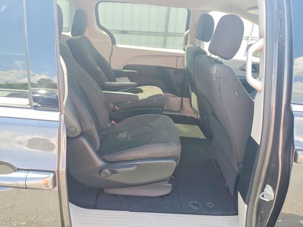 2020 CHRYSLER VOYAGER LX