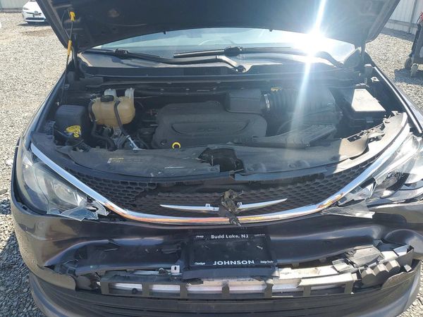 2020 CHRYSLER VOYAGER LX