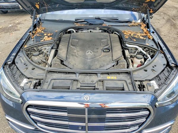 2021 MERCEDES-BENZ S S580-4M — Engine bay