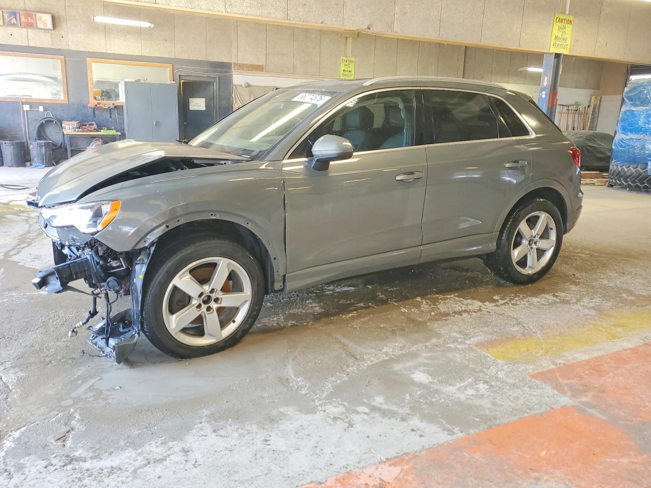 2019 AUDI Q3 quattro Premium — Front 3/4
