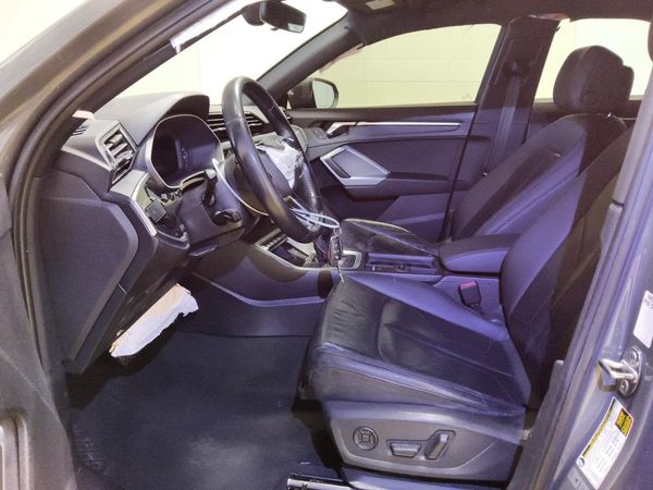 2019 AUDI Q3 quattro Premium — DENT