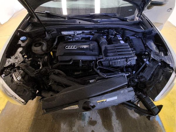 2019 AUDI Q3 quattro Premium — Engine bay