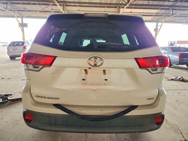 2019 TOYOTA HIGHLANDER LE/LE Plus