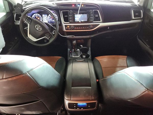 2019 TOYOTA HIGHLANDER LE/LE Plus