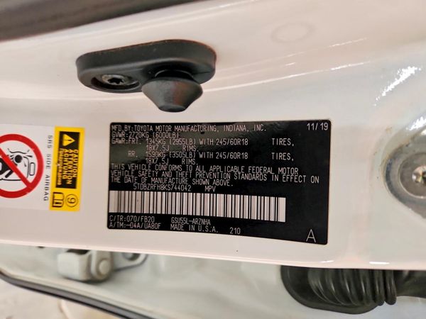 2019 TOYOTA HIGHLANDER LE/LE Plus