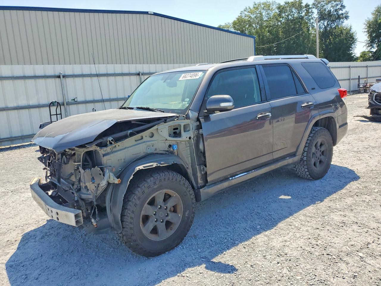 2013 TOYOTA 4RUNNER — Front 3/4