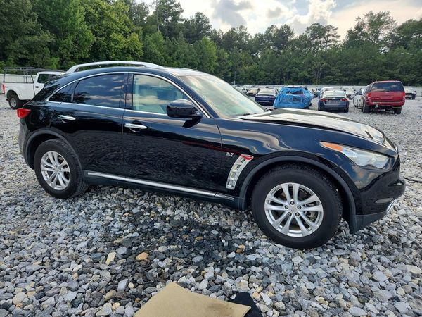 2015 INFINITI QX70