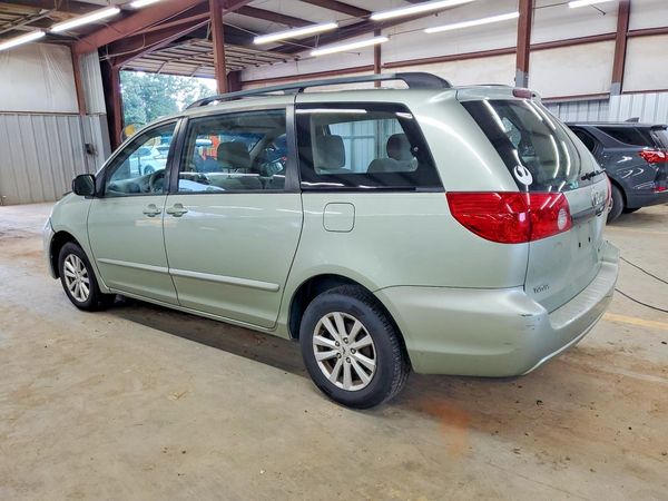 2021 TOYOTA SIENNA LE