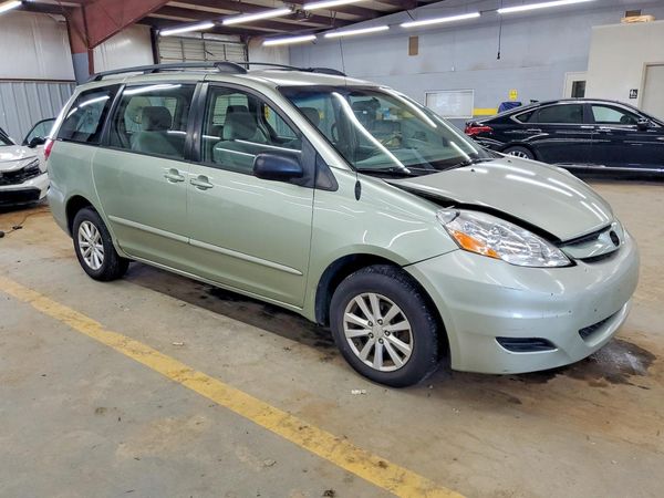 2021 TOYOTA SIENNA LE
