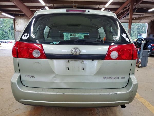 2021 TOYOTA SIENNA LE