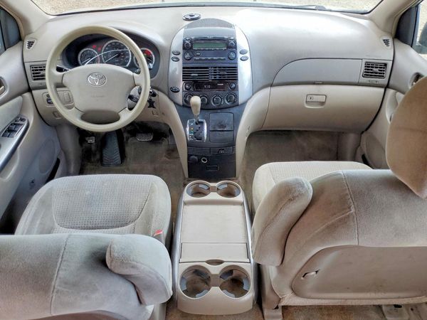 2021 TOYOTA SIENNA LE