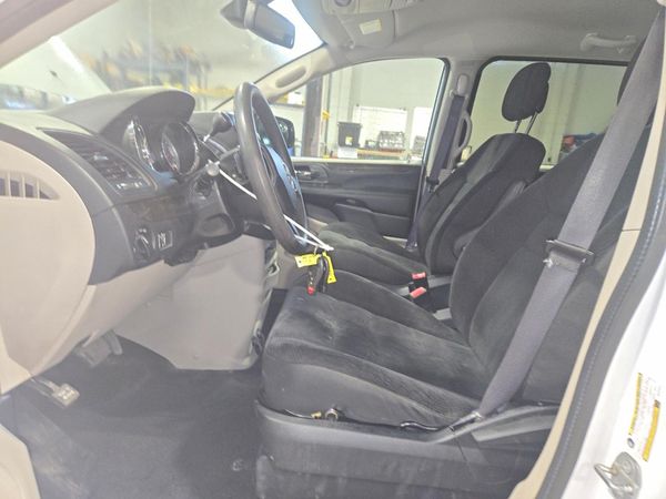 2019 DODGE CARAVAN SE — DENT