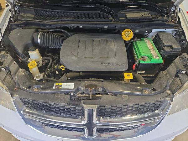 2019 DODGE CARAVAN SE — Engine bay