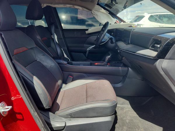 2025 NISSAN KICKS SR — DENT