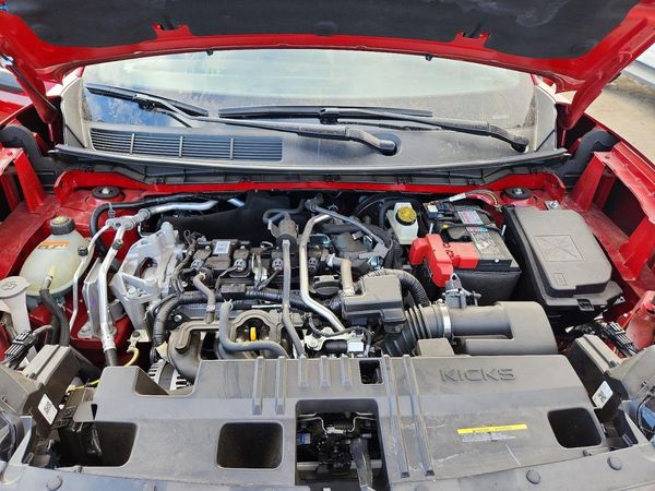 2025 NISSAN KICKS SR — Engine bay